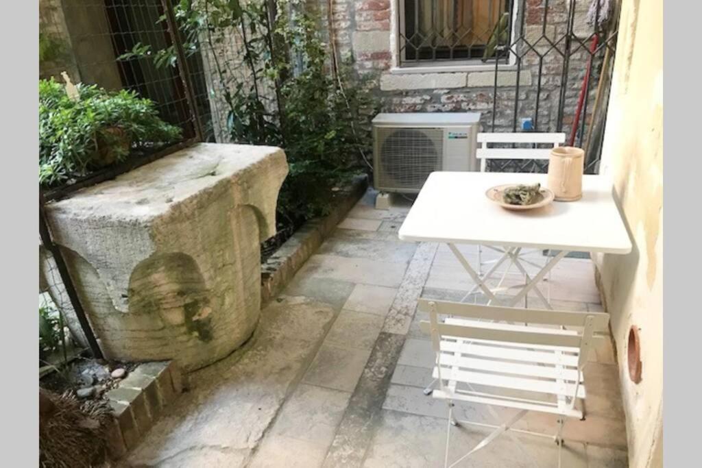 Tipico Con Corte Privata * Venezia